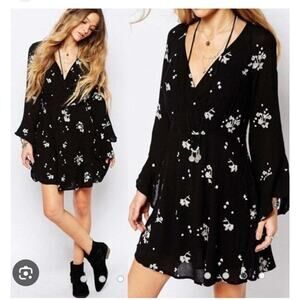 Free People Jasmine Embroidered Dress Black Bell Sleeves‎ Fairy Grunge Womens 6